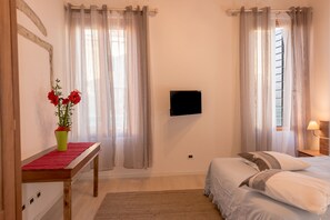Double Room, Canal View | Desk, laptop workspace, free WiFi, bed sheets - Maria  3536 (Venice)