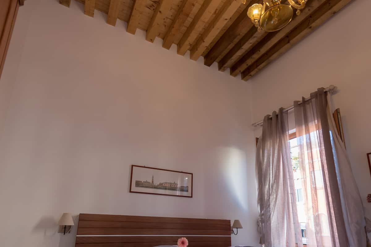 Chambre Triple Deluxe, vue canal