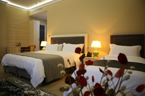 Deluxe Triple Room | Minibar, in-room safe, soundproofing, free cribs/infant beds - Hotel Colombo (Berat)