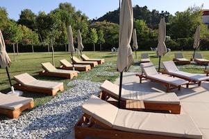 Innenpool, Außenpool (je nach Saison geöffnet)