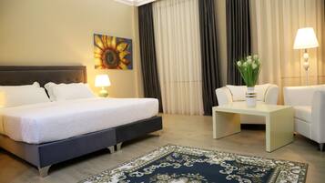 Deluxe Double or Twin Room | Minibar, in-room safe, soundproofing, free cribs/infant beds