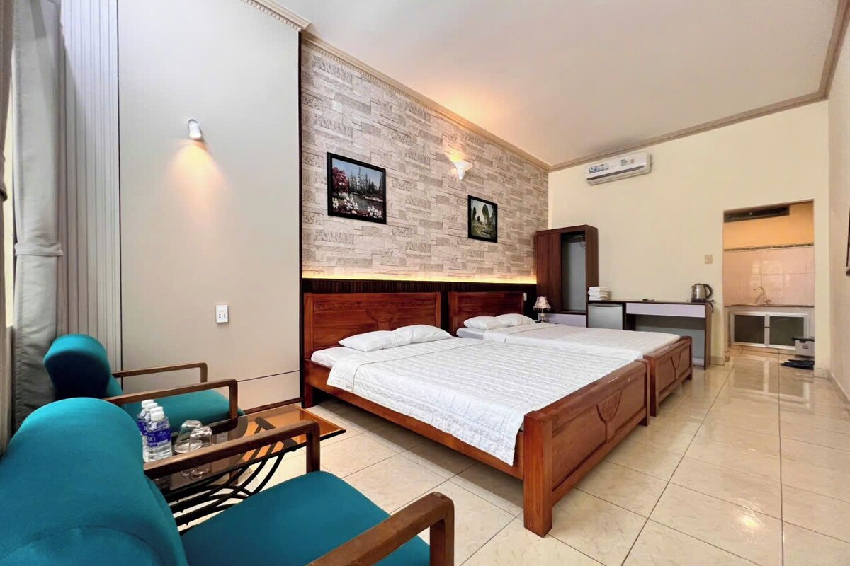 Superior Quadruple Room, City View