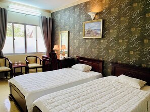 Minibar, bureau, fer et planche à repasser, Wi-Fi gratuit