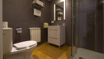 Regadera, amenidades de baño gratuitas, toallas