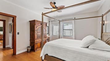 2 Schlafzimmer, Schreibtisch, Bügeleisen/Bügelbrett, Reisekinderbett