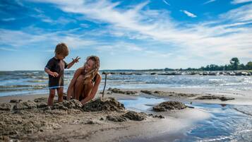 Liegestühle, Strandtücher