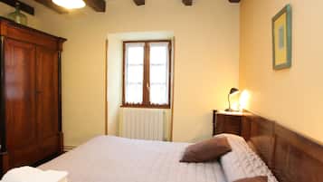 Habitación doble, 1 cama de matrimonio grande | Wifi gratis y ropa de cama