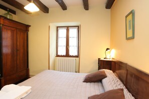 Camera doppia, 1 letto king | Wi-Fi gratuito, lenzuola