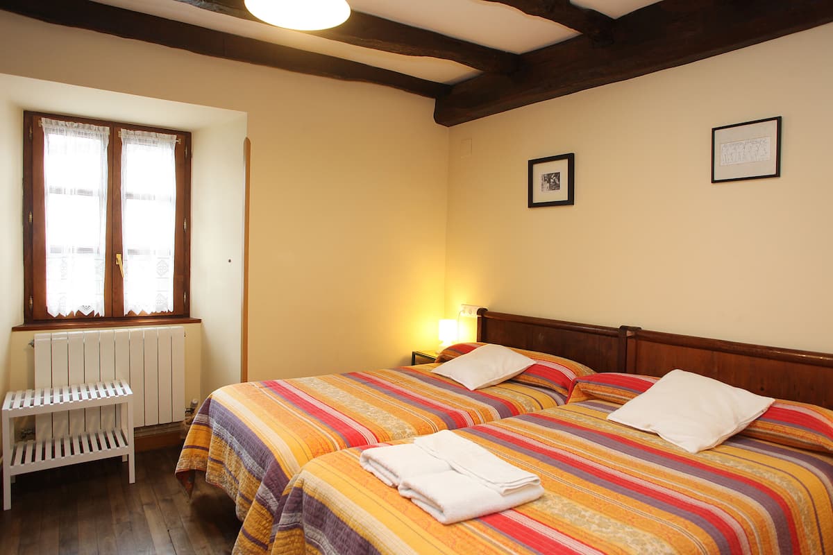 Twin Room, 2 Single Beds | Free WiFi, bed sheets