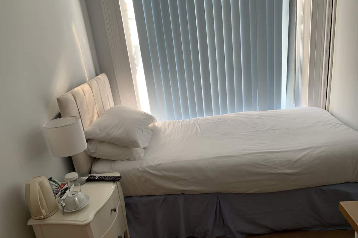 Basic Single Room, Non Smoking, Shared Bathroom (Room 3)