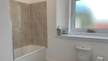 Deep-soaking bathtub, free toiletries, hair dryer, towels