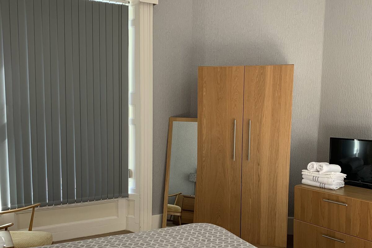 Family Room, Multiple Beds, Non Smoking, Shared Bathroom (Room 1)