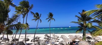 SOL CARIBE SUITES DELUXE Beach Club and Pool