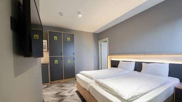 Κρεβάτι Ξενώνα (Quadruple Room) | Υποαλλεργικά κλινοσκεπάσματα, γραφείο, χώρος εργασίας για λάπτοπ