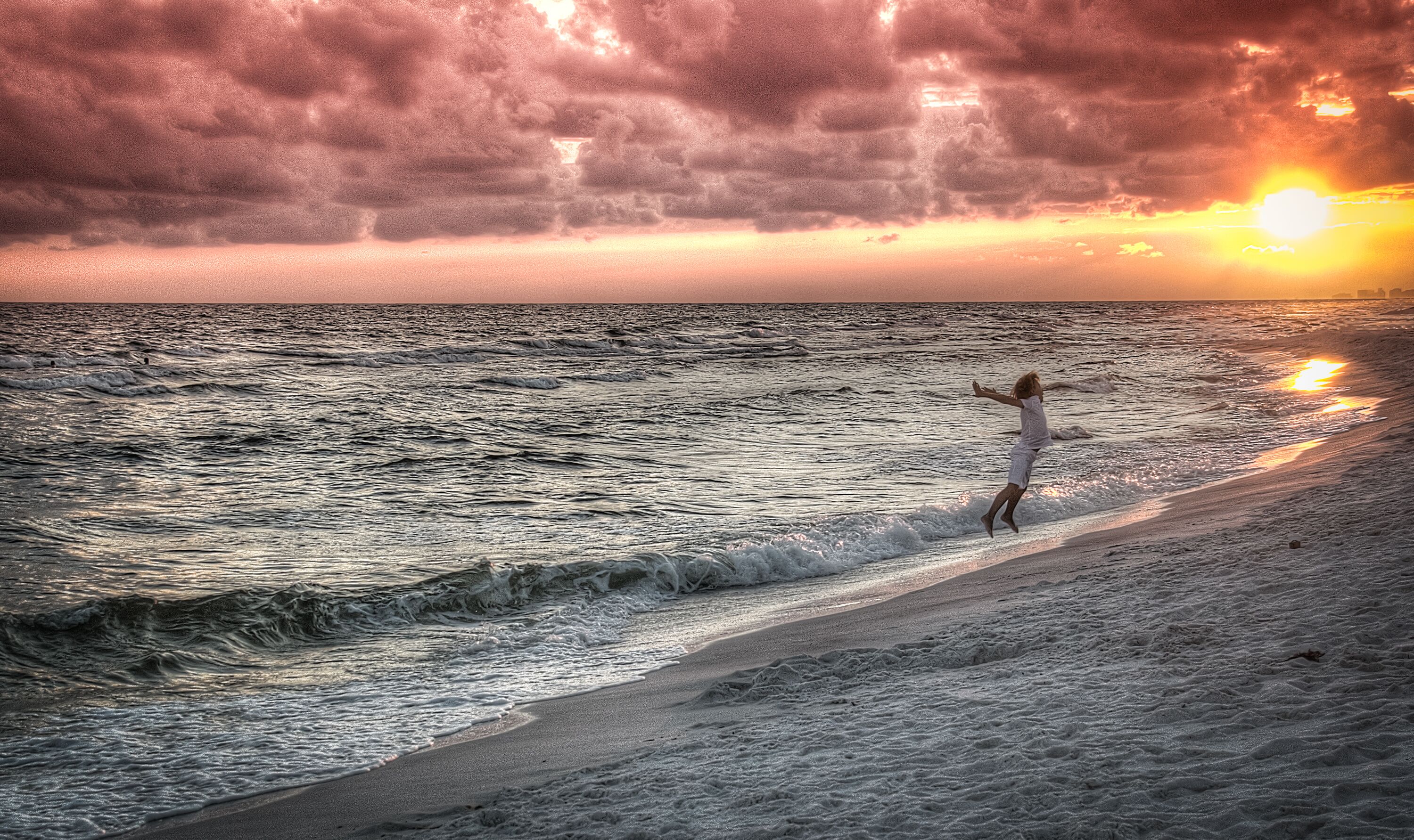 Beach nearby, sun loungers, beach towels