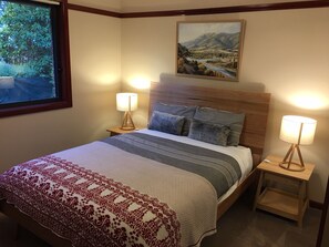 3 bedrooms, desk, iron/ironing board, free WiFi