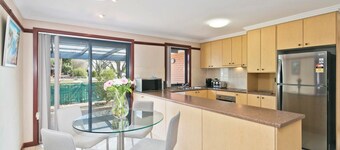 BRADDON CENTRAL CONVENIENCE