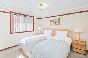3 bedrooms, desk, iron/ironing board, free WiFi
