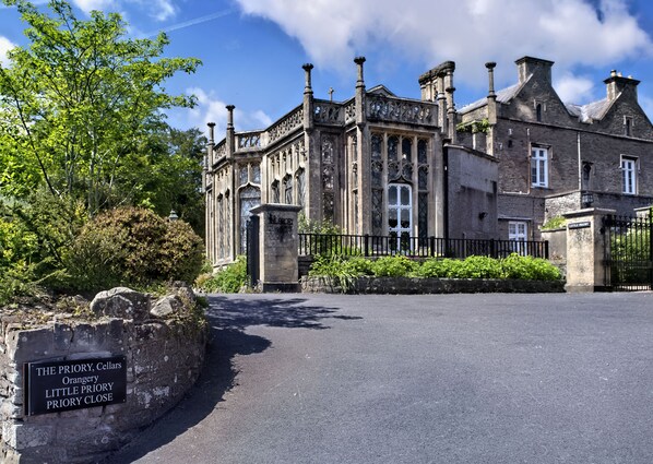 Front of property - The Orangery Apartment (Bristol)