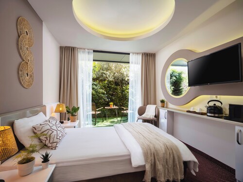 IS Hotel