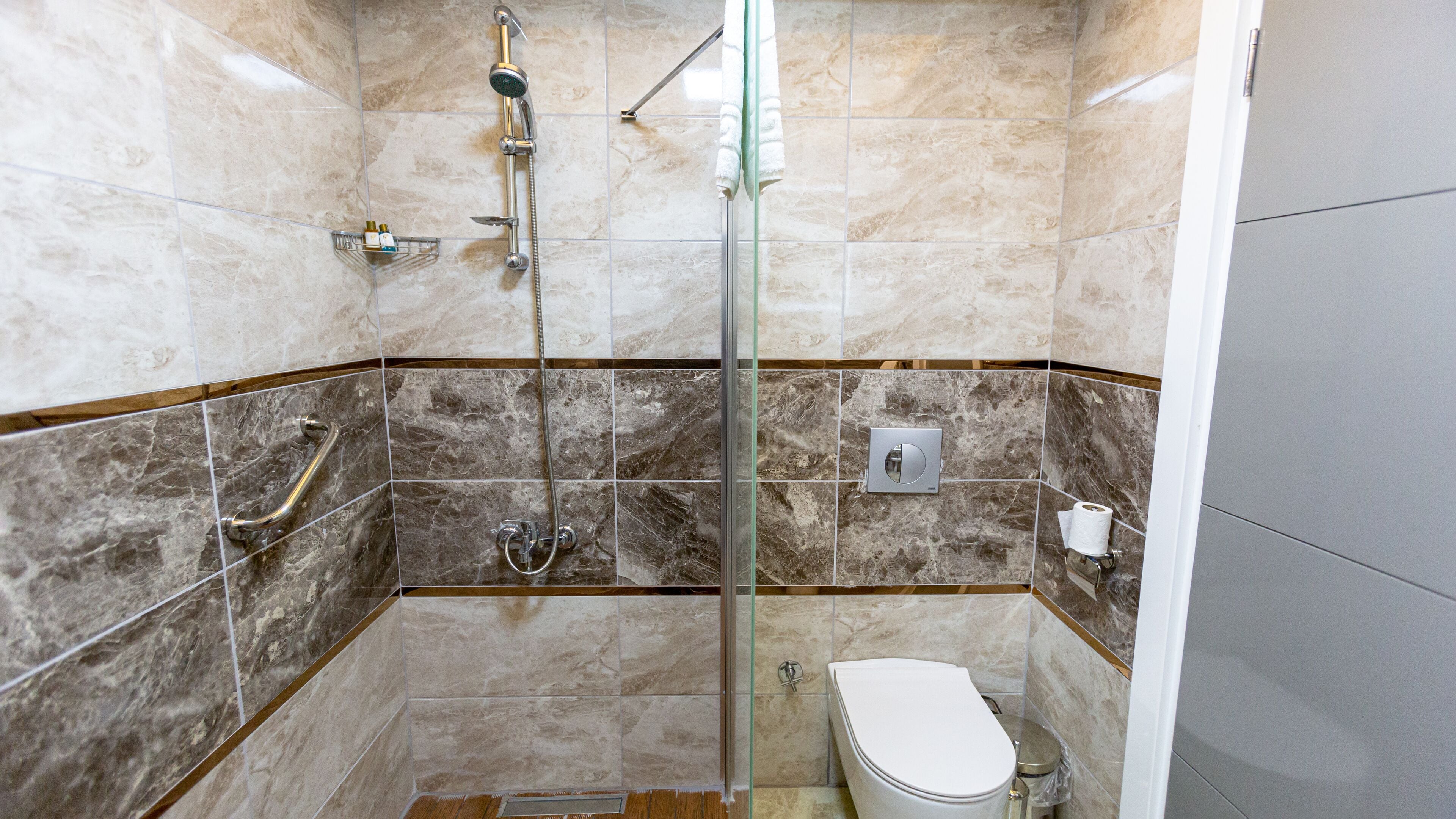 tek kisilik oda | bathroom shower