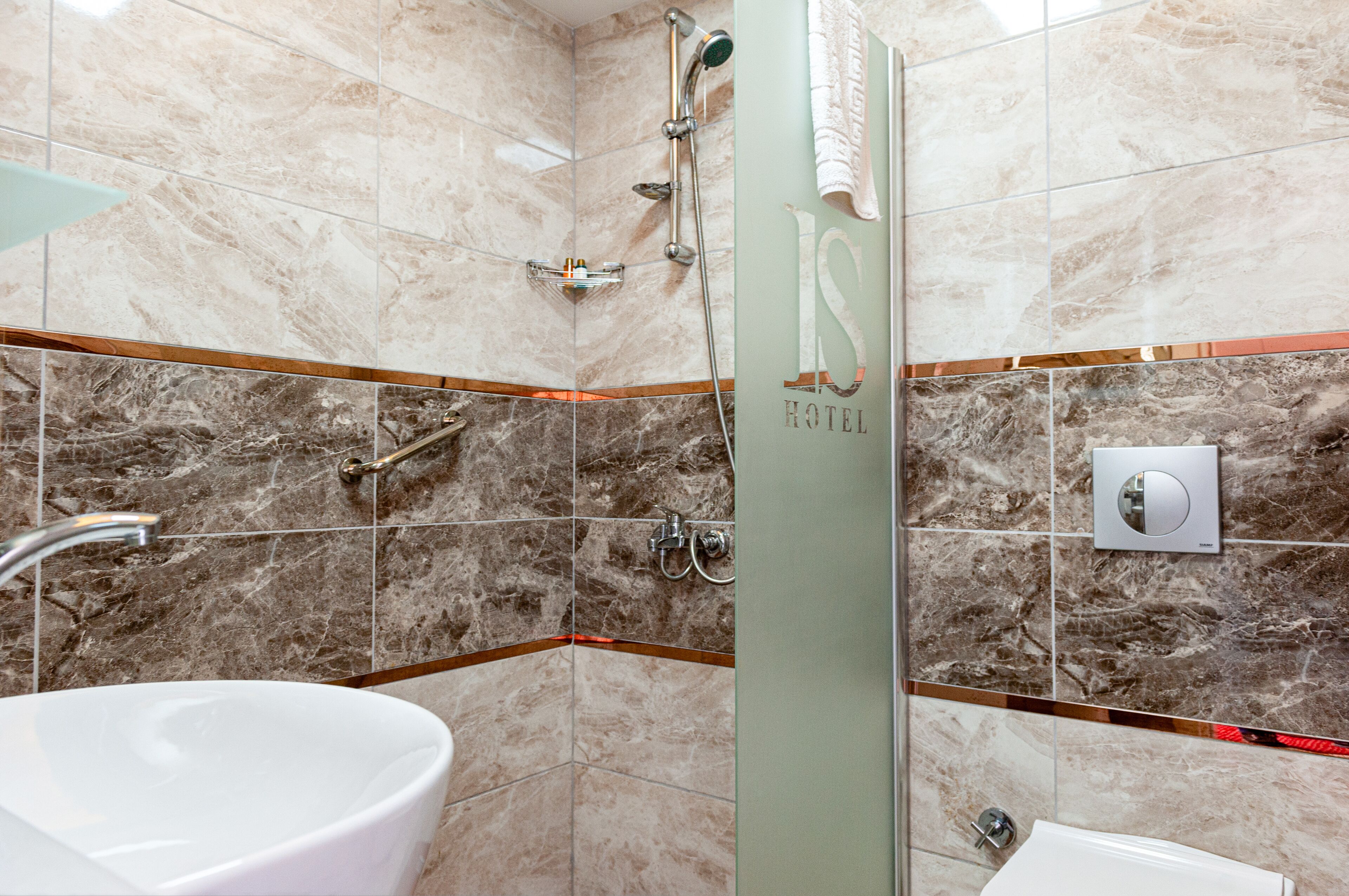 suit 2 kisilik oda | bathroom | shower, rainfall showerhead, hair dryer, slippers