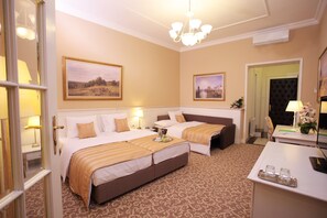 Superior Triple Room | Individually decorated, desk, laptop workspace, soundproofing - Booking Rooms (Belgrade)