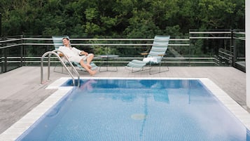 Seasonal outdoor pool