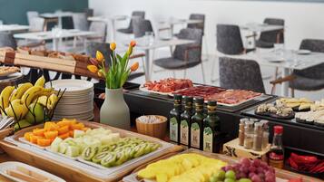 Desayuno buffet diario (EUR 18 por persona)
