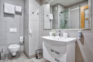 Apartment | Badezimmer | Haartrockner, Hausschuhe, Handtücher, Seife
