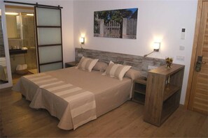 Double Room | In-room safe, laptop workspace, blackout drapes, free WiFi - Petit Hotel C'an Mel (Felanitx)