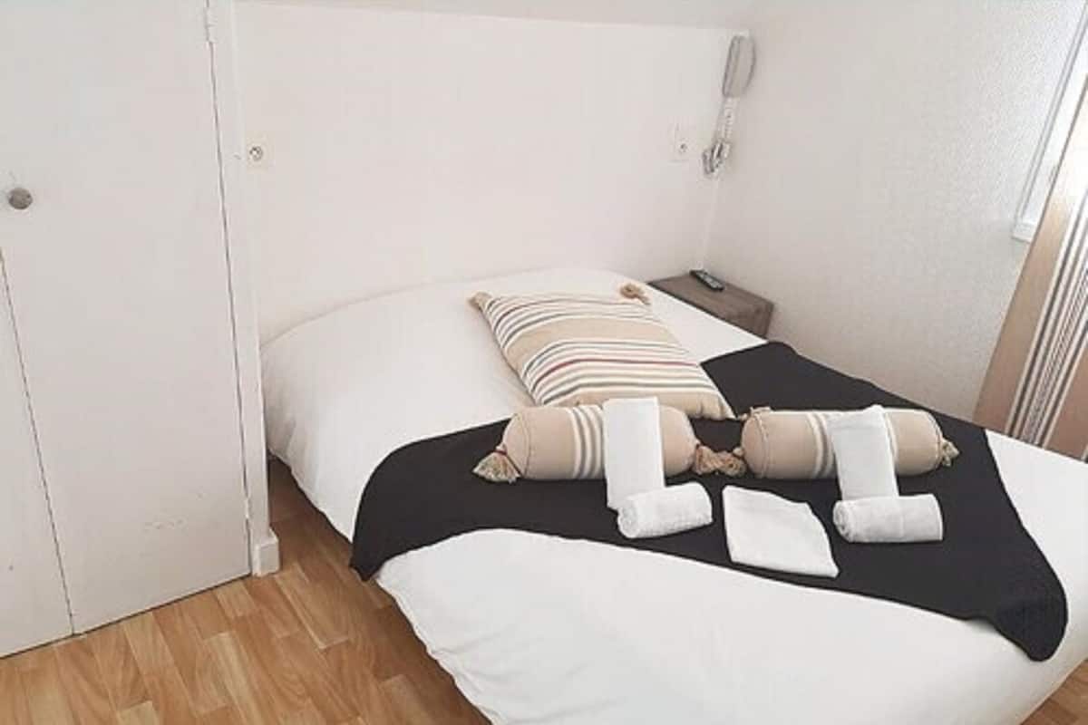 Tweepersoonskamer | Een strijkplank/strijkijzer, gratis wifi, beddengoed
