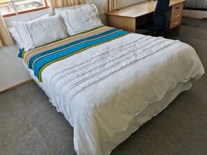4 dormitorios, caja fuerte, tabla de planchar con plancha y wifi