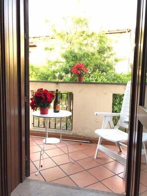 Triple Room, Private Bathroom (External) | Desk - Villa Elaia (Messina)