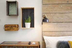 House, 6 Bedrooms | 6 bedrooms, memory foam beds, in-room safe, individually decorated - Higgihaus at Hampton Whole House 6 Bed (Bristol)