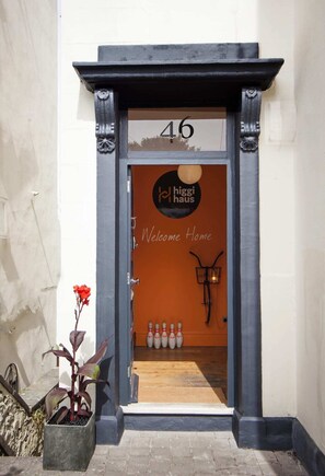 House, 6 Bedrooms | Exterior - Higgihaus at Hampton Whole House 6 Bed (Bristol)