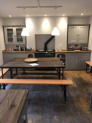 Casa, 6 camere da letto | Cucina privata | Frigorifero con congelatore, microonde, forno, piano cottura