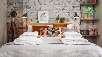 Nhà, 6 phòng ngủ | 6 phòng ngủ, nệm cao su hoạt tính (memory foam), két bảo mật tại phòng