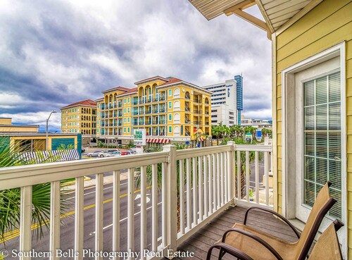 2 Bedroom 2 bath in a great loaction