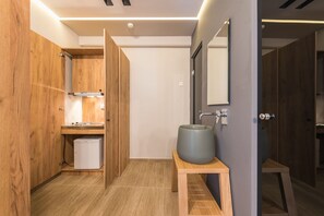 Κουρτίνες συσκότισης, σίδερο/σιδερώστρα, δωρεάν Wi-Fi, κλινοσκεπάσματα 