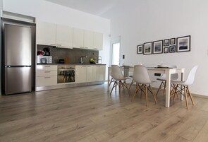 Apartamento standard | Opções para refeição no quarto