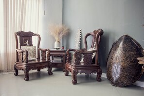 Lobby sitting area - Rezz Aparthotel (Pemba)