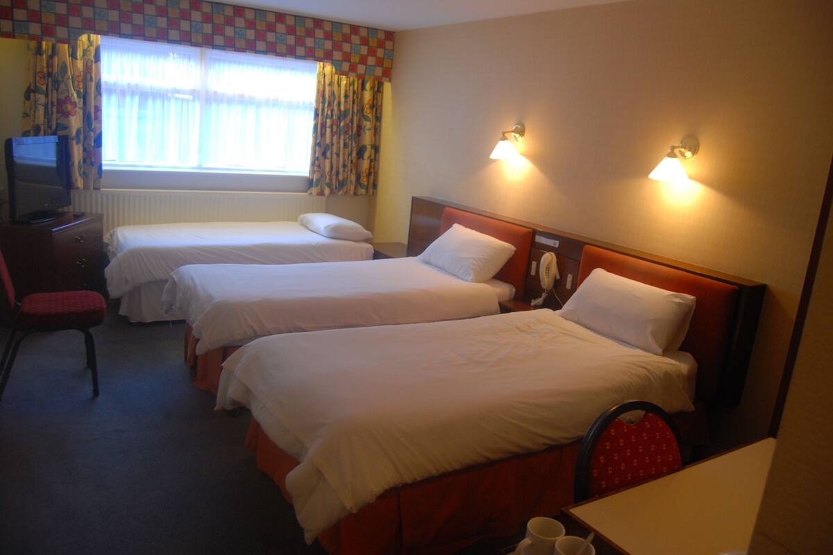 Triple Room | Free WiFi, bed sheets