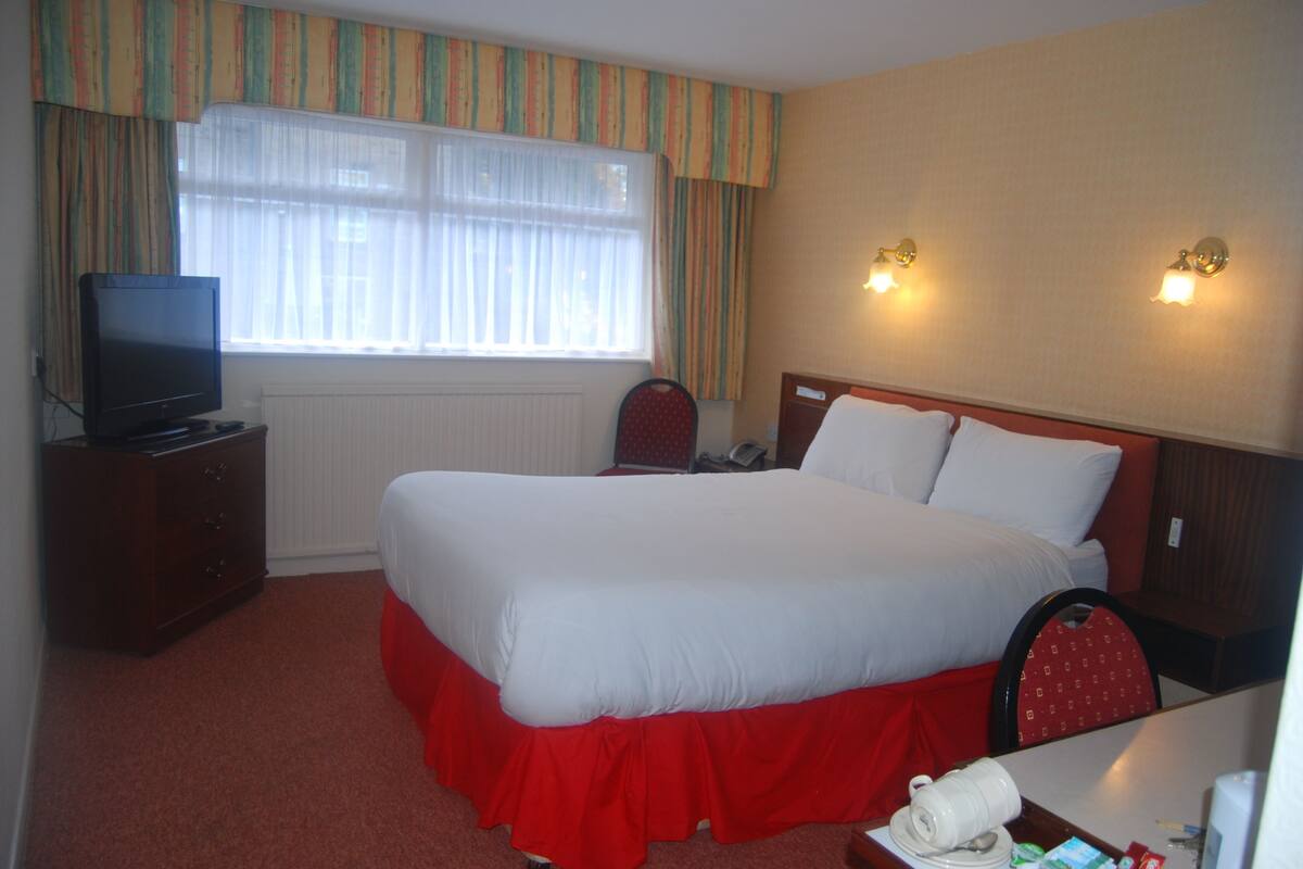 Double Room | Free WiFi, bed sheets