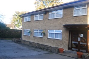 Front of property - Brecon Hotel Sheffield Rotherham - Adults Only (Rotherham)