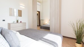 Apartment, 3 Bedrooms | 3 bedrooms, free WiFi, bed sheets - Rental In Rome Rosselli Palace Apartment 5 (Florence)