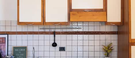 Apartment, 4 Bedrooms | Private kitchen | Fridge, oven, stovetop, electric kettle