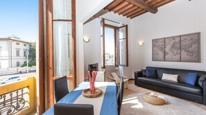 Appartamento, 3 camere da letto | Area soggiorno | TV a schermo piatto