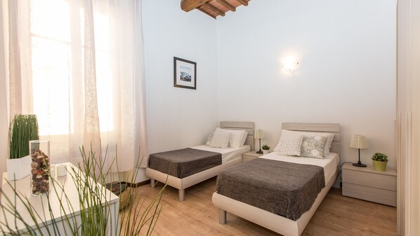 Apartment, 3 Bedrooms | 3 bedrooms, free cribs/infant beds, free WiFi, bed sheets