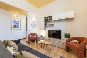 Rosselli Palace Deluxe 4 Apartment | 起居区 | 平板电视